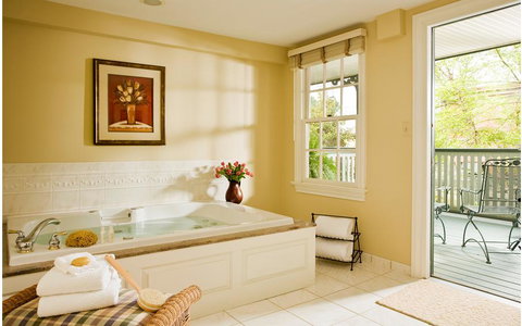 Lambertville House - Bet 4u 2