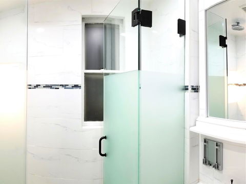 10 Minute Train To Downtown Manhattan New York City / 12 Minute Uber To Newark Airport - Bridge Guide 1