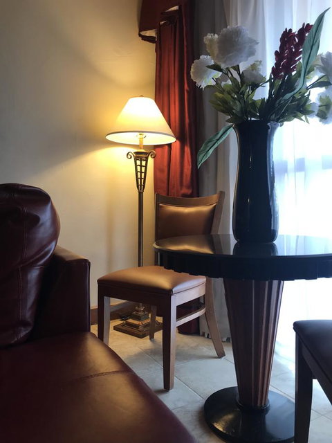 Ramada By Wyndham Las Cruces Hotel & Conference Center - Bet 4u 1