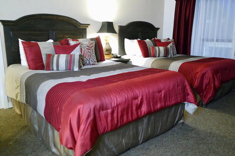 Ramada By Wyndham Las Cruces Hotel & Conference Center - Bet 4u 35