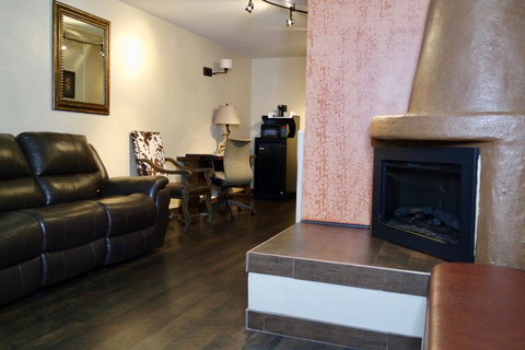 Ramada By Wyndham Las Cruces Hotel & Conference Center - Bet 4u 19