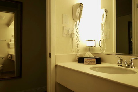 Ramada By Wyndham Las Cruces Hotel & Conference Center - Bet 4u 16