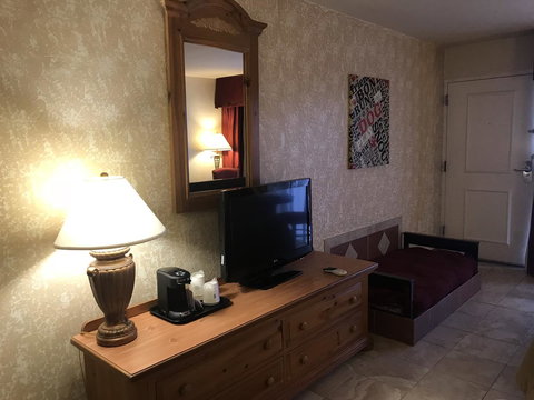 Ramada By Wyndham Las Cruces Hotel & Conference Center - Bet 4u 10