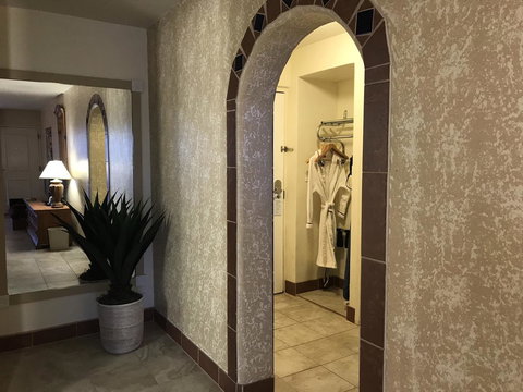 Ramada By Wyndham Las Cruces Hotel & Conference Center - Bet 4u 8