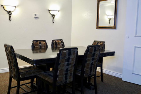 Ramada By Wyndham Las Cruces Hotel & Conference Center - Bet 4u 17