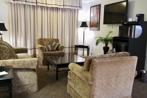 Ramada By Wyndham Las Cruces Hotel & Conference Center - Bet 4u 18