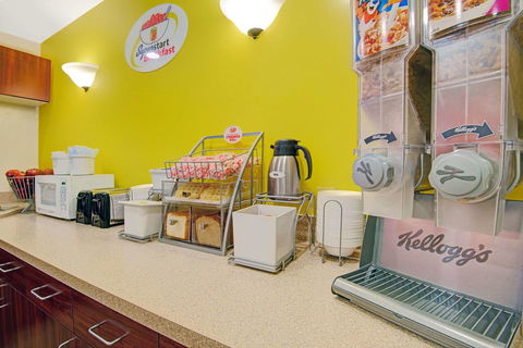 Super 8 By Wyndham Las Cruces/La Posada Lane - Bet 4u 11