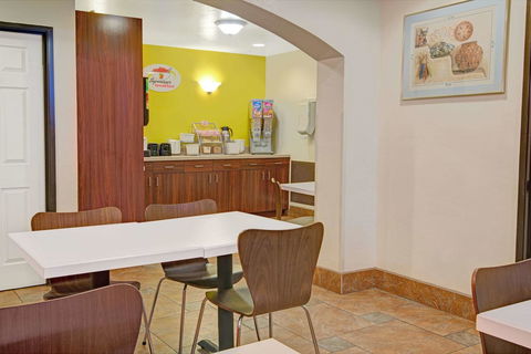 Super 8 By Wyndham Las Cruces/La Posada Lane - Bet 4u 5