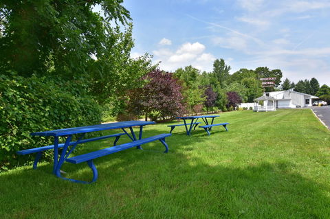 Ardsley Acres Hotel Court - Click Find 14