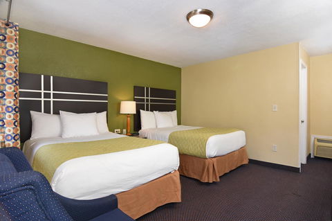 Ardsley Acres Hotel Court - Click Find 4