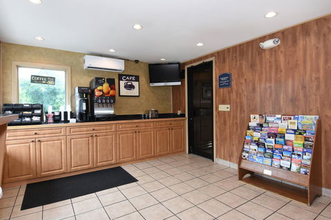 Ardsley Acres Hotel Court - Click Find 18