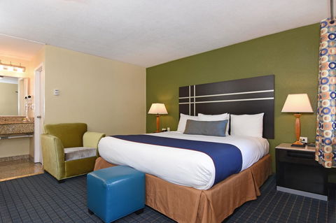 Ardsley Acres Hotel Court - Click Find 2