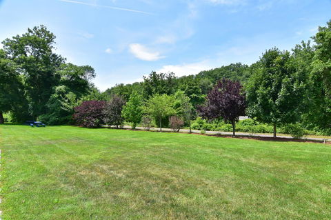 Ardsley Acres Hotel Court - Click Find 16