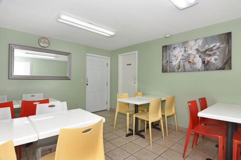 Ardsley Acres Hotel Court - Click Find 17