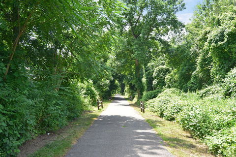 Ardsley Acres Hotel Court - Click Find 12