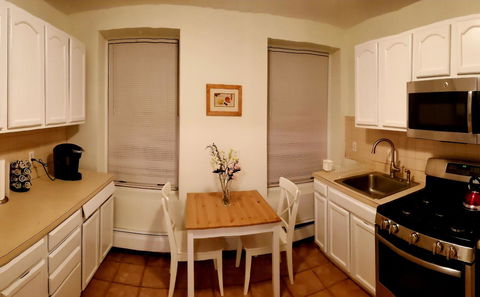 Historic Brownstone Apartment - Click Find 4