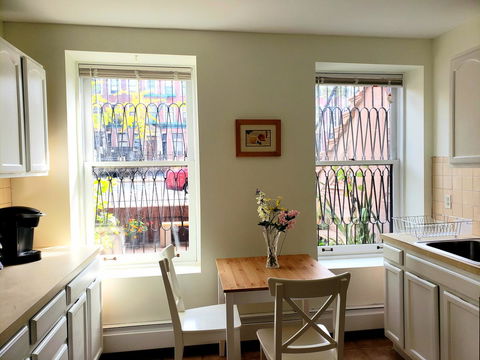 Historic Brownstone Apartment - Click Find 5