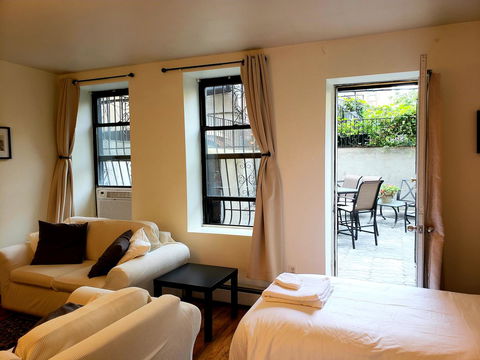 Historic Brownstone Apartment - Click Find 3