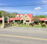 Phillips Historic Motel  Cottages