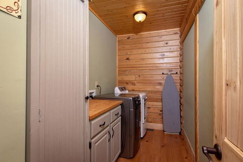 Stairway To Heaven Cabin - Click Find 13