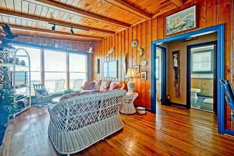 Sailor's Rest Cabin - Click Find 10