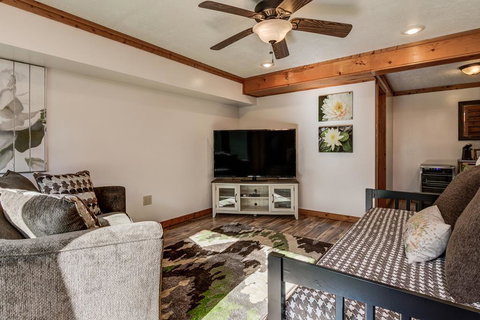 Glade Mountain Top Retreat Cabin - Click Find 4