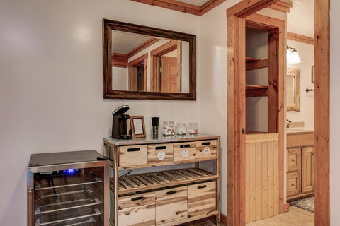 Glade Mountain Top Retreat Cabin - Click Find 3