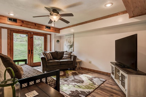 Glade Mountain Top Retreat Cabin - Click Find 32