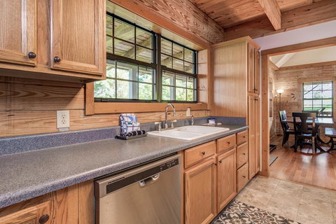 Glade Mountain Top Retreat Cabin - Click Find 13