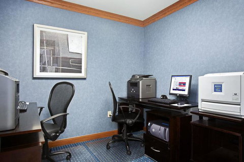 Radisson Hotel At The University Of Toledo - Bet 4u 16