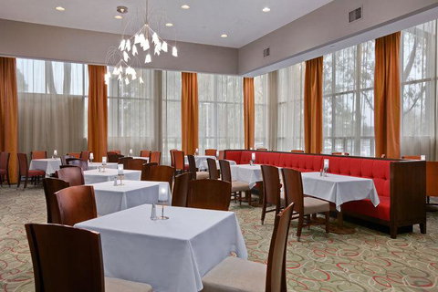 Radisson Hotel At The University Of Toledo - Bet 4u 10