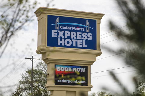 Cedar Point's Express Hotel - Bridge Guide 19