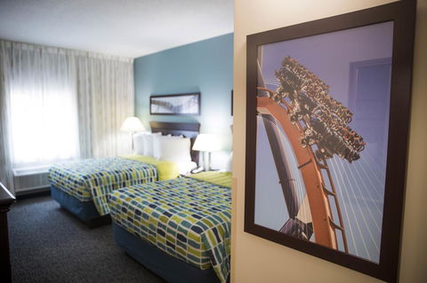 Cedar Point's Express Hotel - Bridge Guide 8