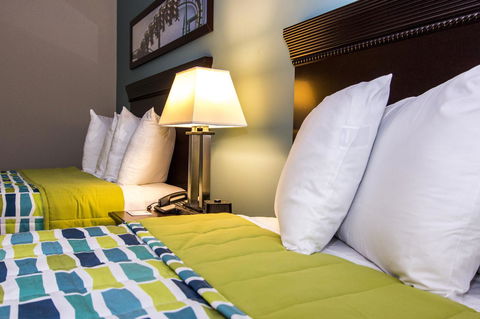 Cedar Point's Express Hotel - Bridge Guide 25