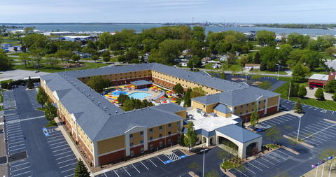 Cedar Point's Express Hotel - Bridge Guide 0