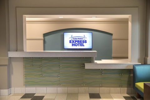 Cedar Point's Express Hotel - Bridge Guide 12