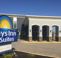 Days Inn  Suites by Wyndham Cincinnati North