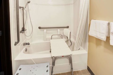 Super 8 By Wyndham Heath/Newark - Click Find 4