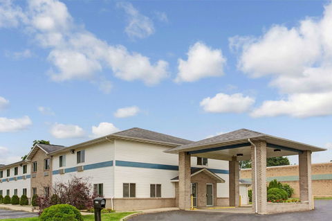 Super 8 By Wyndham Heath/Newark - Click Find 1