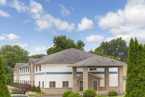 Super 8 By Wyndham Heath/Newark - Click Find 0