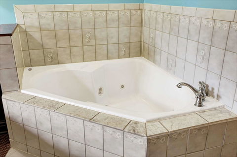 Super 8 By Wyndham Heath/Newark - Click Find 14