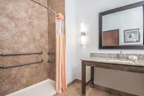 La Quinta By Wyndham Guthrie - Bet 4u 10