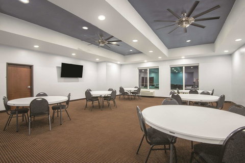 La Quinta By Wyndham Guthrie - Bet 4u 33