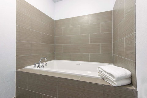 La Quinta By Wyndham Guthrie - Bet 4u 4