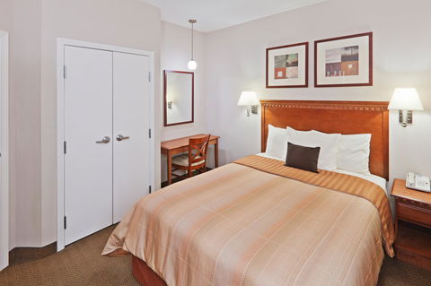 Candlewood Suites Oklahoma City-Moore - Click Find 28
