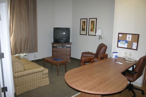 Candlewood Suites Oklahoma City-Moore - Click Find 25