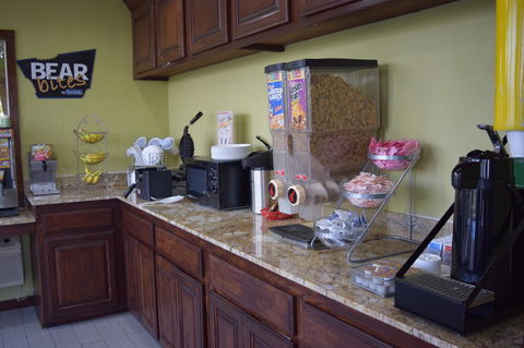 Travelodge By Wyndham Norman - Bridge Guide 35