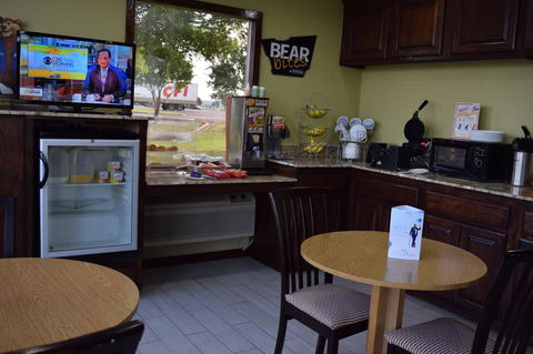 Travelodge By Wyndham Norman - Bridge Guide 36