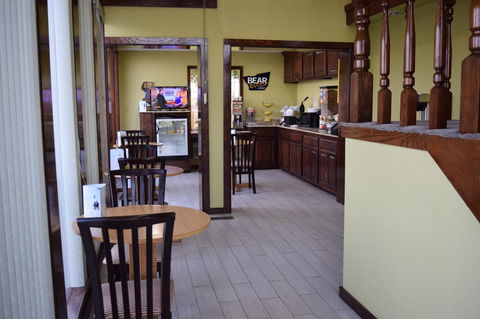 Travelodge By Wyndham Norman - Bridge Guide 33