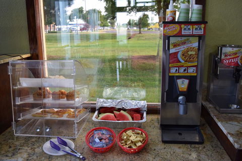 Travelodge By Wyndham Norman - Bridge Guide 37